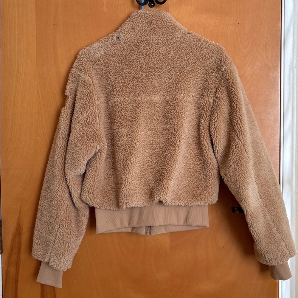 ALO Yoga Foxy Sherpa Jacket - Picture 5 of 11